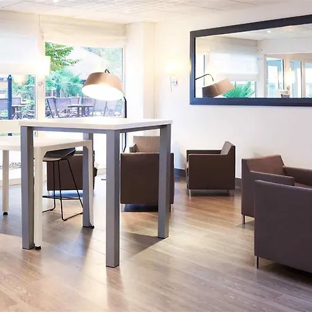 Novotel Fontainebleau 4* Ury