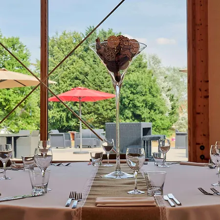 Novotel Fontainebleau 4* Ury