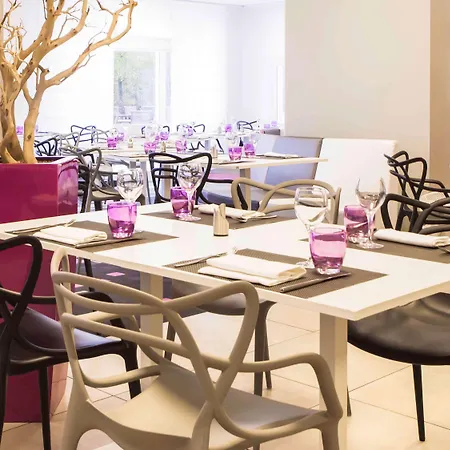 Novotel Fontainebleau Hotell Ury