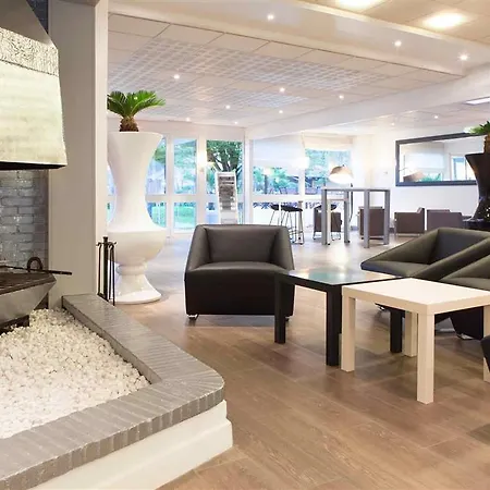 Novotel Fontainebleau 4* Ury
