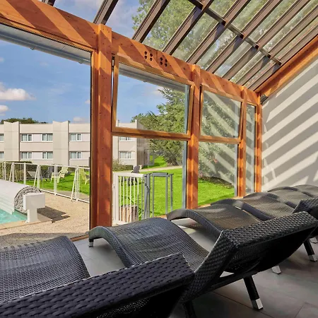 Novotel Fontainebleau Hotel Ury