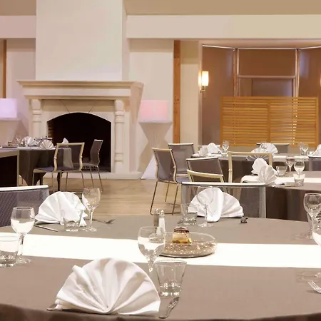 Novotel Fontainebleau 4* Ury