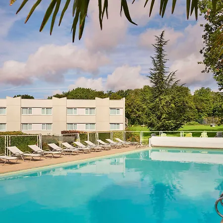 Novotel Fontainebleau Hotel 4*