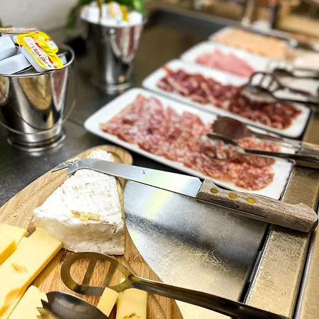 Novotel Fontainebleau 4* Ury