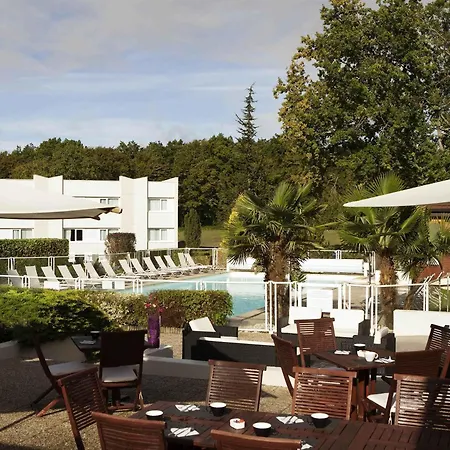 Novotel Fontainebleau Hotel Ury