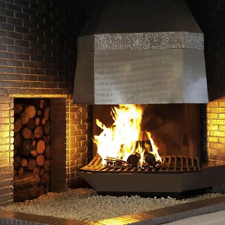 Novotel Fontainebleau 4* Ury