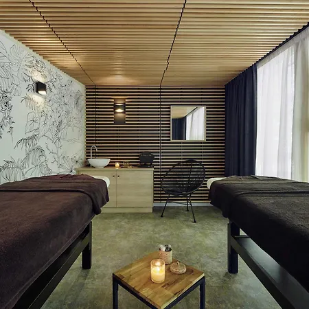 Novotel Fontainebleau Hotell 4*