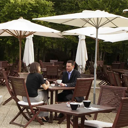 Novotel Fontainebleau 4* Ury