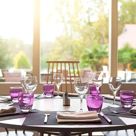 Novotel Fontainebleau Hotel Ury