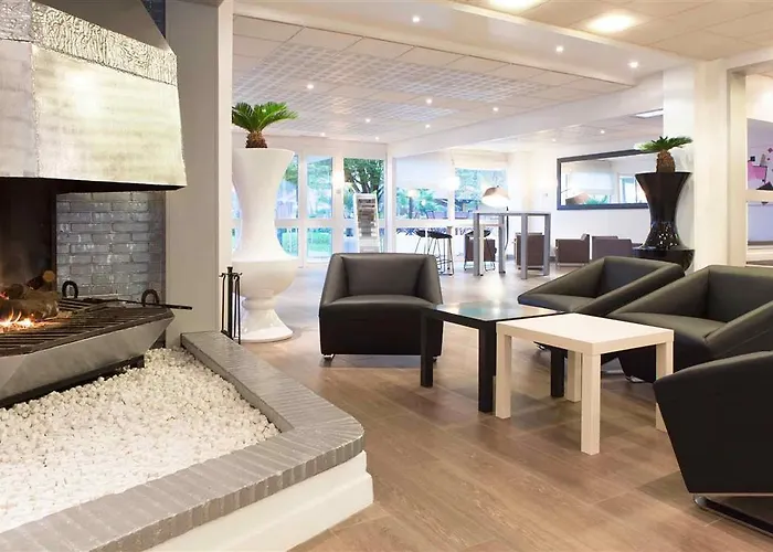 Novotel Fontainebleau 4* Ury