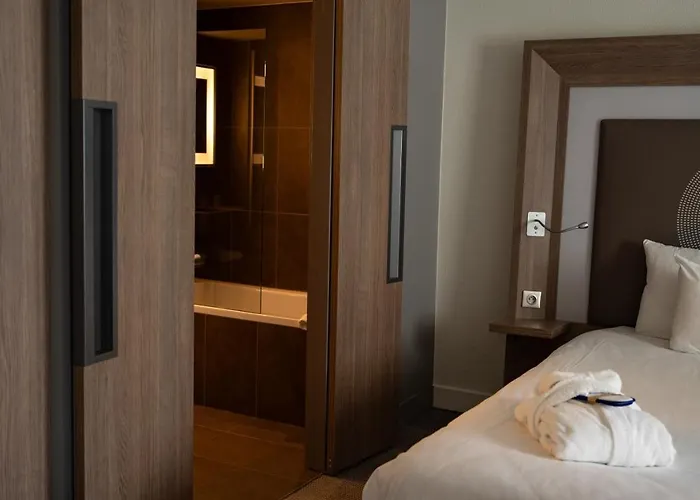 Hotel Novotel Fontainebleau Ury