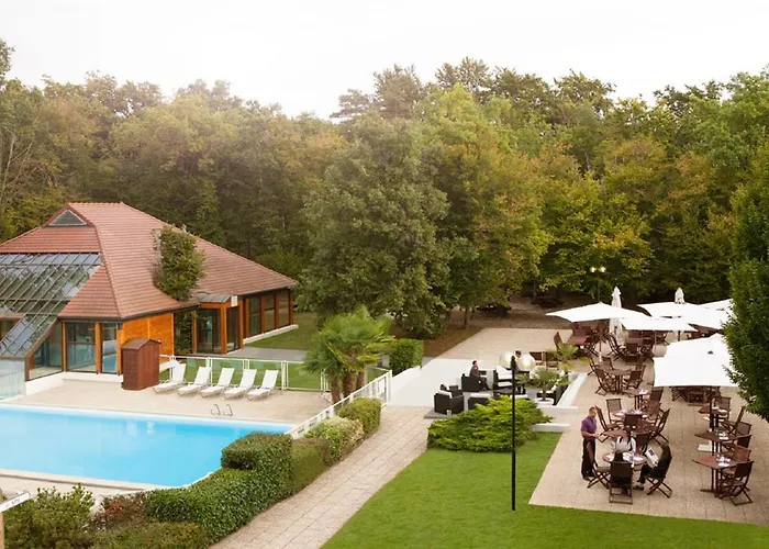 Novotel Fontainebleau 4*